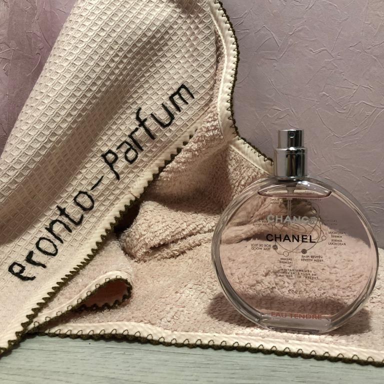 Цветочно-фруктовый аромат, в котором фруктовая свежесть аккорда грейпфрута и айвы сплетается с мягкостью жасмина и чистотой белого мускуса.