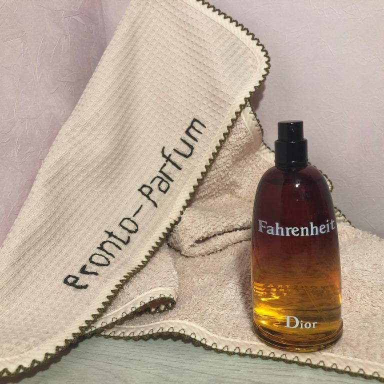 Верхние ноты: мандарин, Белый кедр, Бергамот, Цитрусы, мускатный орех, Лаванда, боярышник, Ромашка, Средние ноты: Белый кедр, Жасмин, Сандаловое дерево, Ландыш, Гвоздика, мускатный орех, Жимолость, Лист фиалки, Базовые ноты: пачули, Ветивер, кожа, Мускус, Тонка бобы, Амбра