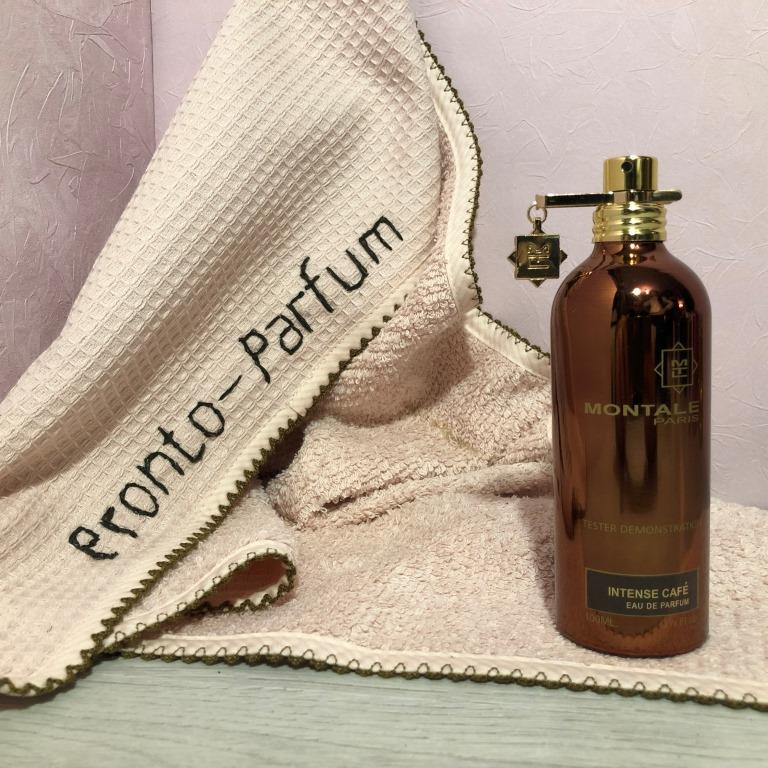 Цветочные ноты образует стартовый аккорд композиции, в сердце ─ Кофе и Роза; базу составляют Амбра, Мускус (белый мускус) и Ваниль.