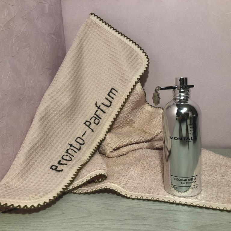  Парфюмерная композиция аромата состоит из нот какао, кофе, ванили, горького апельсина, сушеных фруктов и бобов тонка. Парфюм относится к группе ориентальных, пряных, гурманских ароматов.. 