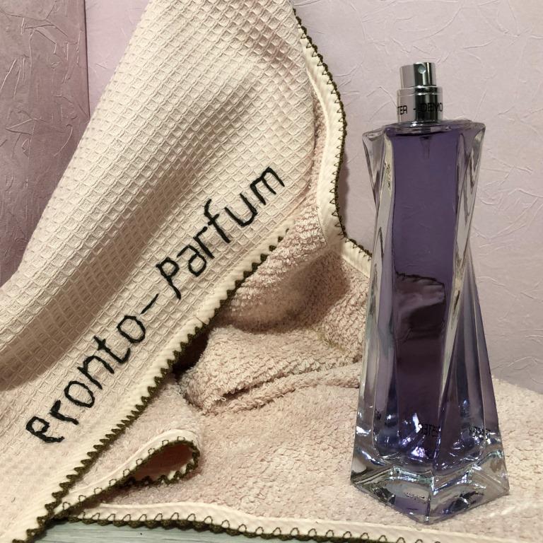 Ее колдовские чары обволакивают вас, вы не в силах пошевельнуться под магией ее глаз. Флакон в виде хрустальной спирали сапфирового цвета. Ноты аромата: Цветы пассифлоры, Ваниль, Ветивер.