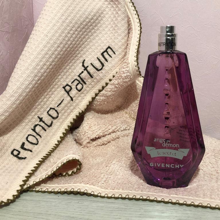 Абсолютно женственный, Ange ou Demon le Secret содержит аккорд «жасминового чая», подобный пастельной акварели.