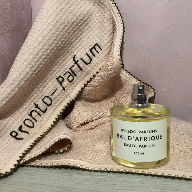 Верхние ноты: Бергамот, Лимон, Апельсиновый цвет, Бархотки Средние ноты: Фиалка, Жасмин, Цикламен Базовые ноты: Амбра, Мускус, Египетский ветивер, Виргинский кедр