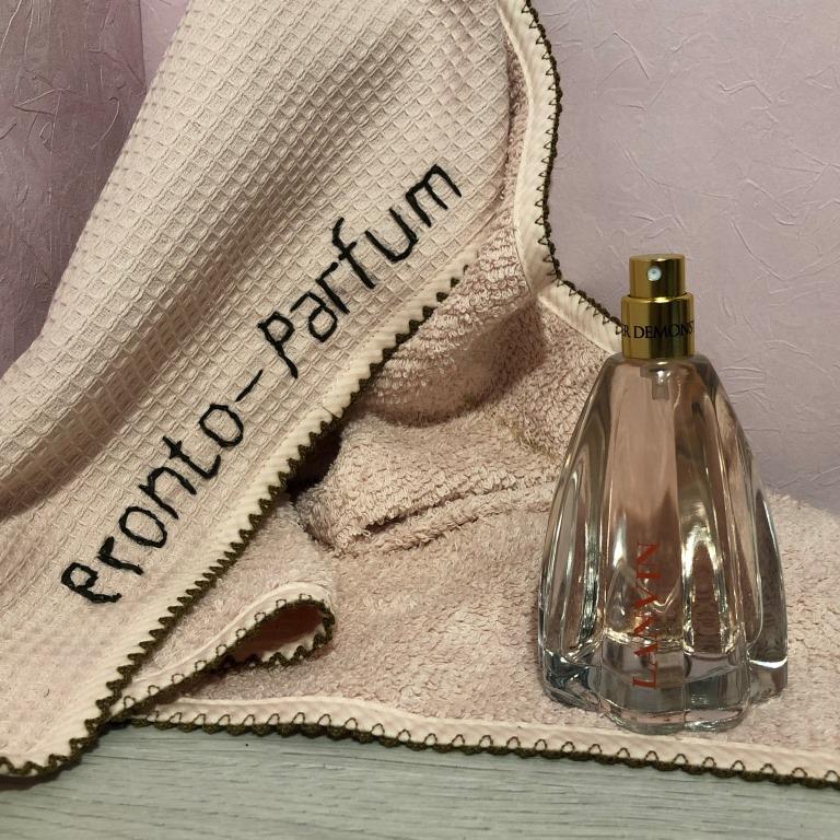 н с первых мгновений уносит в мир сказочного приключения, имя которому Современная Принцесса. Пирамида аромата: Яблоко, красная смородина, жасмин, фрезия, мускус, орхидея, древесный аккорд,