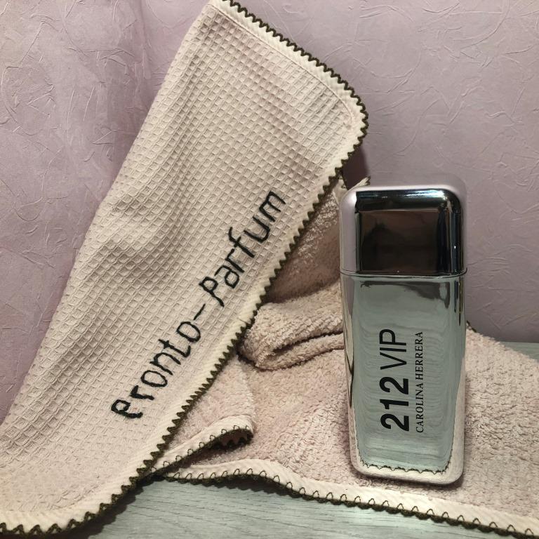 Аромат 212 VIP MEN – взрывной коктейль из холодной водки и мяты, пальчикового лайма и будоражащих специй, вдохновленный самыми жаркими вечеринками.