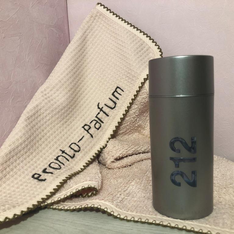 В сердце цветет изысканная гардения, нежная фиалка льнет к шалфею и имбирю, здесь же встречаешь зеленый перец. Базовые ноты выстроены вокруг оттенков дерева гуаяк, плывущего ладана, ветивера и лабданума.