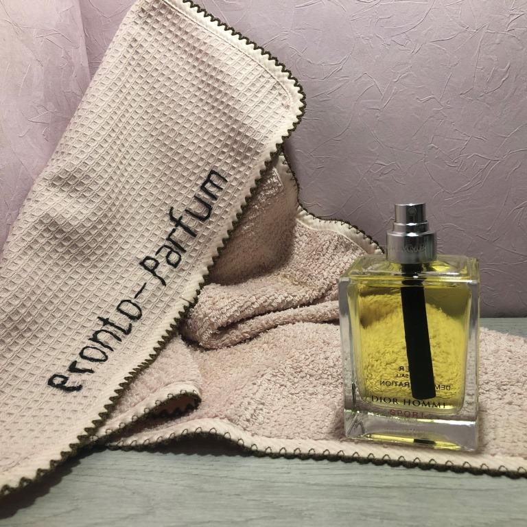  Ароматические, мужские ноты лаванды, базилика и ели находятся в верхней части, и они ведут к сердцу аромата, который более пряный, что цветочные: нота розы сопровождается лавровым листом, корицей и гвоздикой.