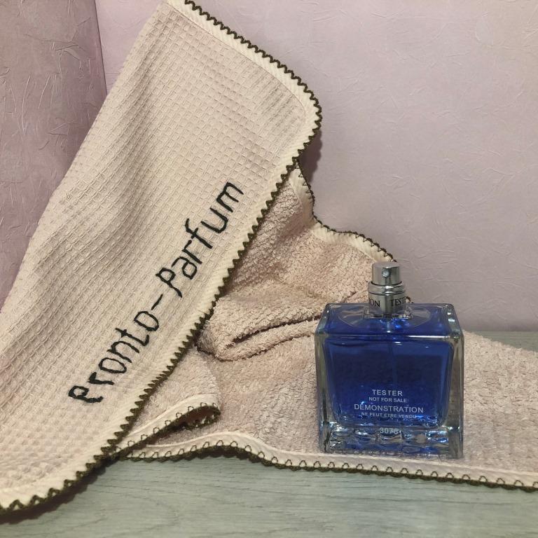  Ароматические, мужские ноты лаванды, базилика и ели находятся в верхней части, и они ведут к сердцу аромата, который более пряный, что цветочные: нота розы сопровождается лавровым листом, корицей и гвоздикой.