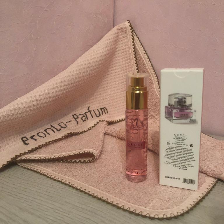 Начальные ноты: горький апельсин, мандарин, чёрная смородина, красные ягоды, лист чёрной смородины. Ноты сердца: ежевика, пион, белая фрезия, фиалка, ландыш, жасмин. Базовые ноты: белый кедр, гелиотроп, мускус.