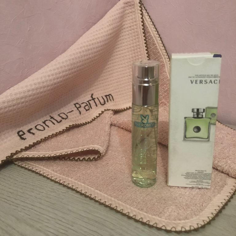  Начальные ноты: груша, инжир, бергамот, цитрусы, зелёный мандарин. Ноты сердца: жасмин, лилия, нарцисс, кардамон. Базовые ноты: вирджинский кедр, сандал, мускус, оливковое дерево.