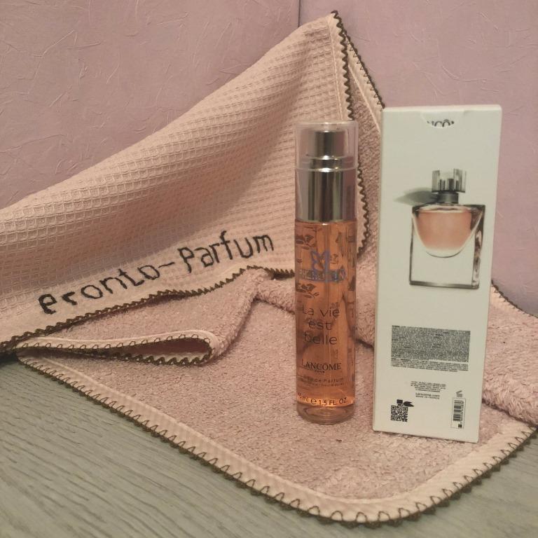 ачальные ноты: груша, чёрная смородина. Ноты сердца: апельсиновый цвет, жасмин, ирис. Базовые ноты: бобы тонка, пачули, пралине, ваниль. Исполнение аромата: