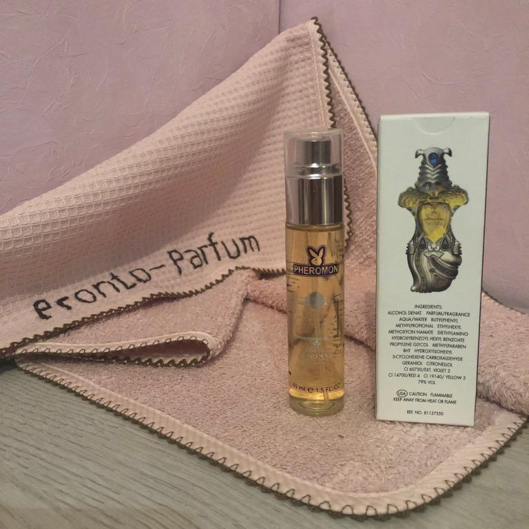 Верхние ноты: апельсин, бергамот, ангелика, кориандр.  Ноты сердца: ирис, роза, гелиотроп, пион.  Базовые ноты: мускус, ваниль, бобы тонка, сандал