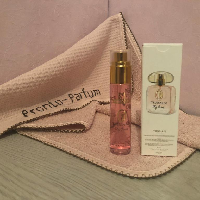 Начальные ноты: белая фиалка, гелиотроп. Ноты сердца: сирень, мускус, калла. Базовые ноты: амбра, ваниль. 