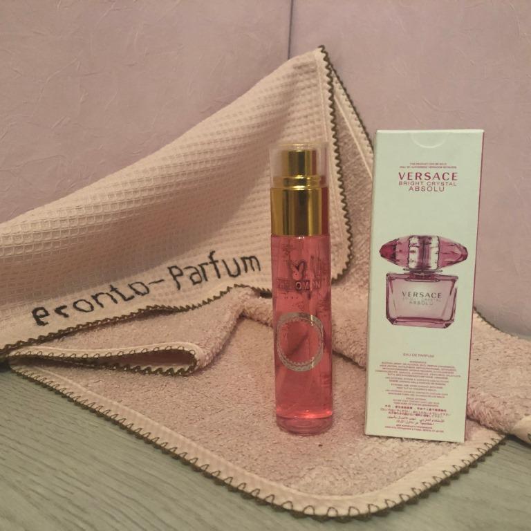 Начальные ноты: водные ноты, гранат, юзу. Ноты сердца: пион, лотос, магнолия, малина. Базовые ноты: махагони, мускус, амбра. 