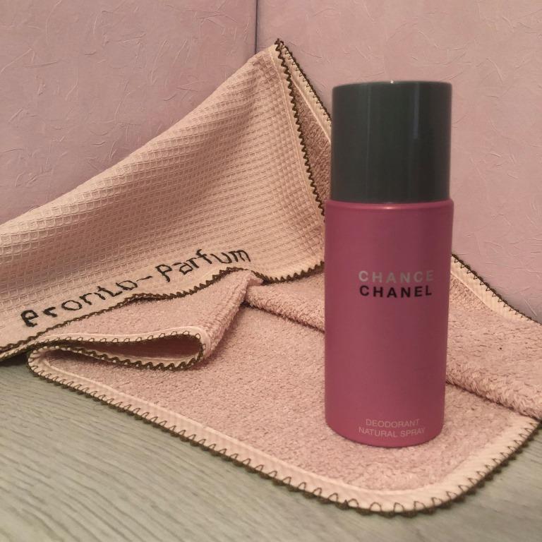 Хорошо выраженные оттенки мускуса сплетаются с жасмином, ирисом и кедром.