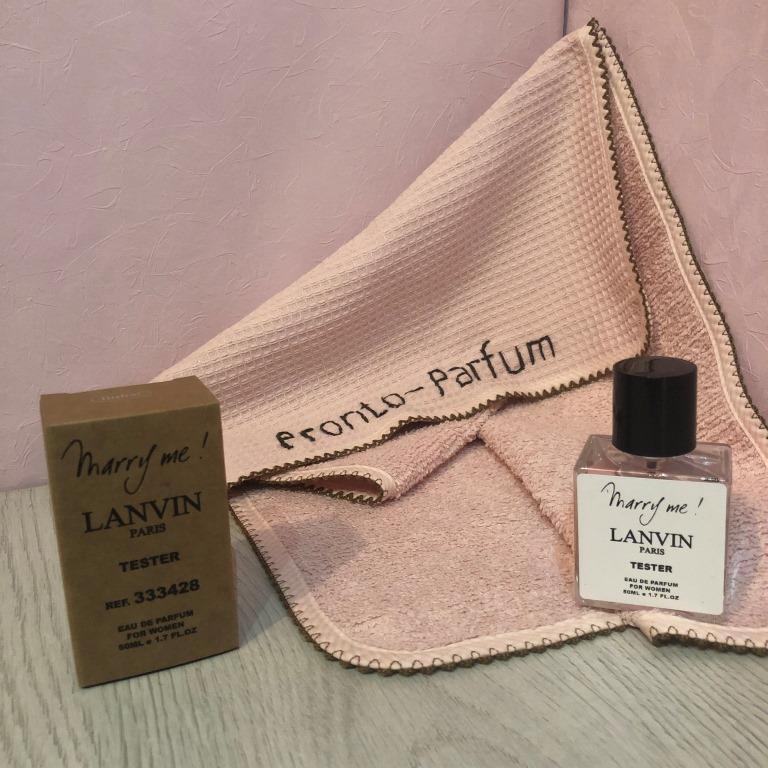 Ноты сердца: магнолия, роза, жасмин. Базовые ноты: амбра, вирджинский кедр, мускус. 