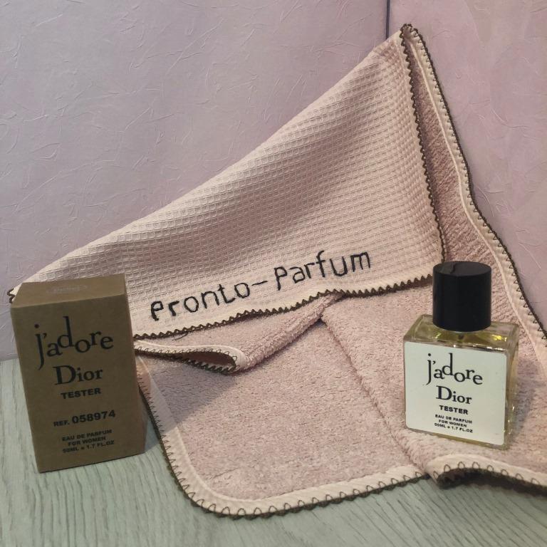 Начальные ноты: дыня, магнолия, груша, персик, мандарин, бергамот. Ноты сердца: слива, тубероза, орхидея, фиалка, жасмин, белая фрезия, роза, ландыш. Базовые ноты: ваниль, мускус, ежевика, белый кедр.