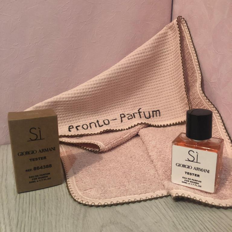 В основе аромата три аккорда: черная смородина, невесомая нота мускусного дерева и новый шипр – майская роза, подчеркнутая фрезией, и едва различимые ноты пачули.