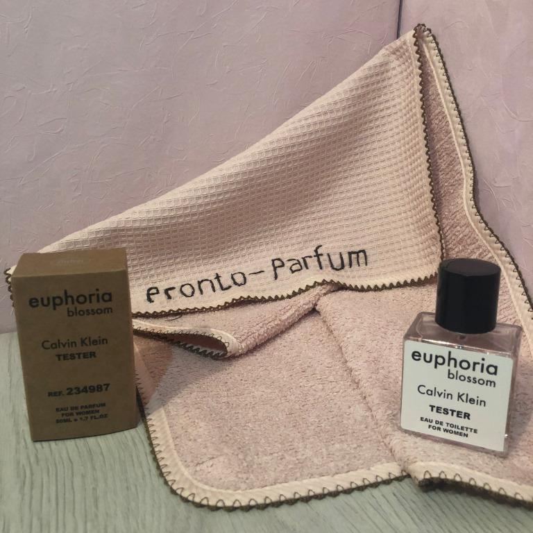 е. Пол: женский, pour femme. Год выпуска парфюма: 2006. Парфюмер: Carlos Benaim, Loc Dong. Начальные ноты: кумкват, гранат. Ноты сердца: лотос, розовый пион, орхидея. Базовые ноты: белая амбра, светлая древесина, мускус. Исполнение аромата: 