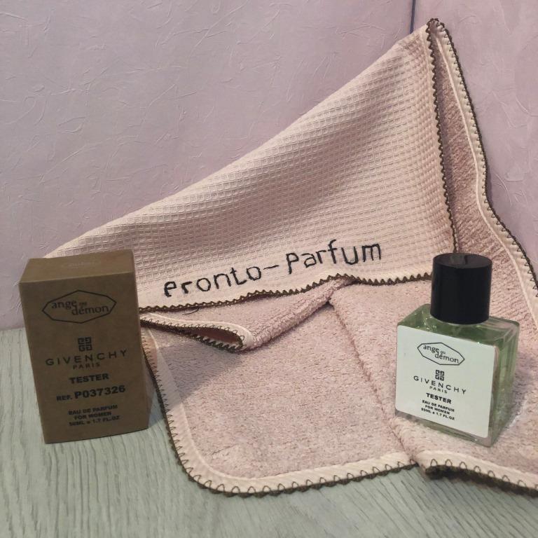 Начальные ноты: чабрец, шафран, мандарин. Ноты сердца: иланг-иланг, орхидея, лилия. Базовые ноты: ваниль, бобы тонка, дубовый мох, розовое дерево. Исполнение аромата: