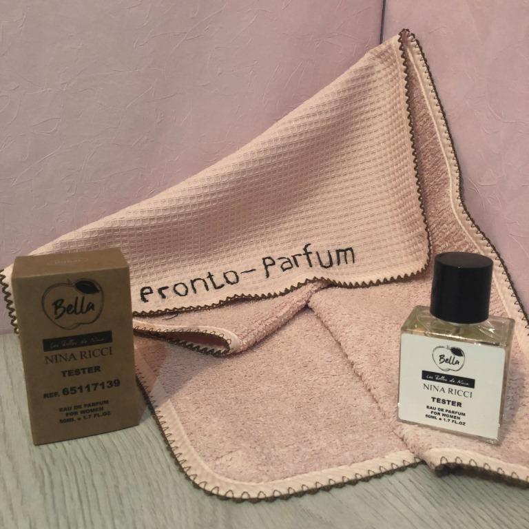 Начальные ноты: грейпфрут, бергамот, чёрная смородина, апельсин. Ноты сердца: жасмин, гвоздика, ландыш, гелиотроп. Базовые ноты: мирра, бобы тонка, сандал.