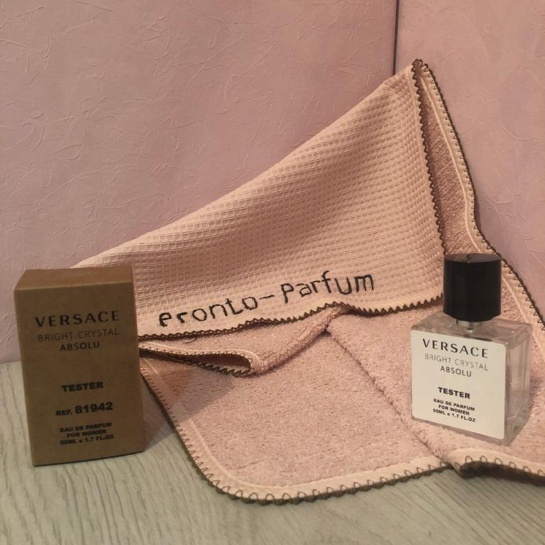 Начальные ноты: водные ноты, гранат, юзу. Ноты сердца: пион, лотос, магнолия, малина. Базовые ноты: махагони, мускус, амбра. 