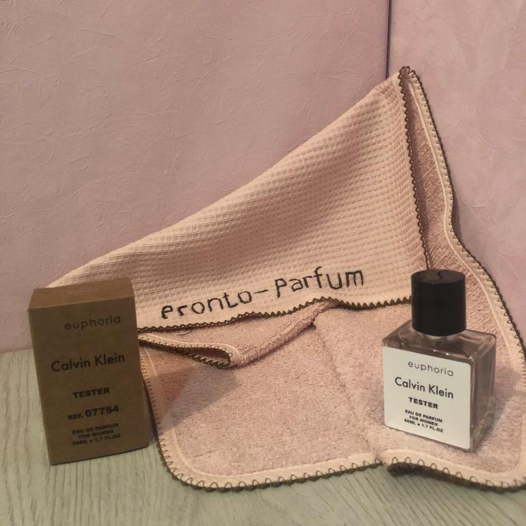 Начальные ноты: гранат. Ноты сердца: орхидея, лотос. Базовые ноты: амбра, фиалка, махагони, мускус. 