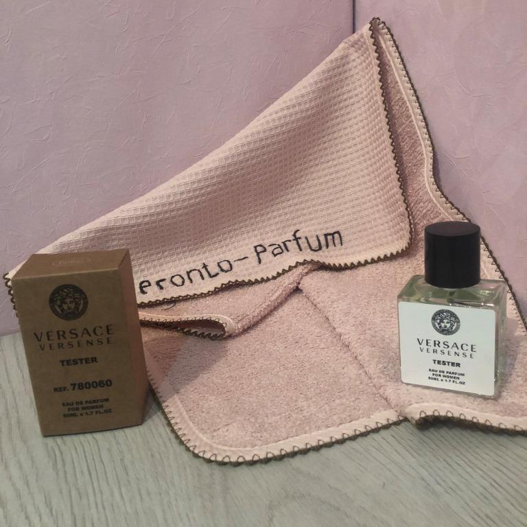 :  Начальные ноты: груша, инжир, бергамот, цитрусы, зелёный мандарин. Ноты сердца: жасмин, лилия, нарцисс, кардамон. Базовые ноты: вирджинский кедр, сандал, мускус, оливковое дерево. 