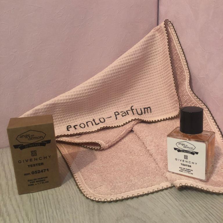 Начальные ноты: нероли, лимон, чайный лист. Ноты сердца: апельсиновый цвет, франжипани, жасмин. Базовые ноты: ваниль, пачули, белый мускус, белый кедр. 