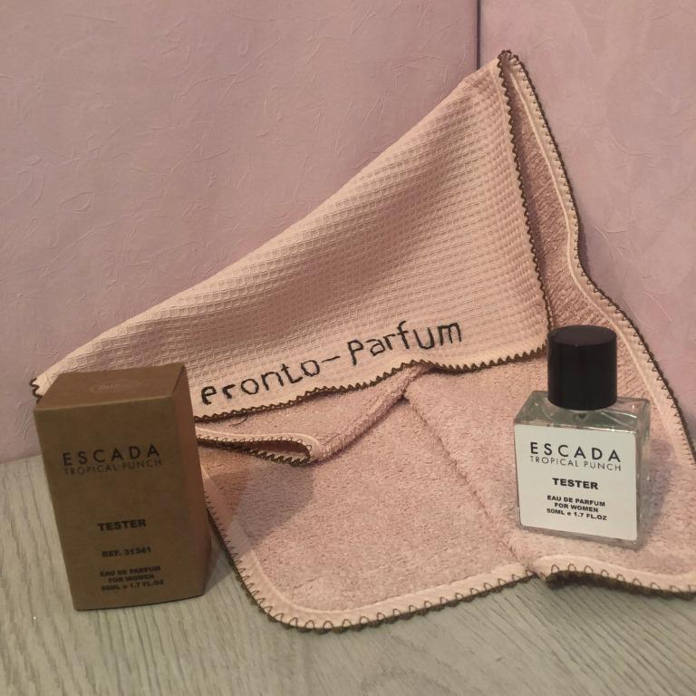 Начальные ноты: груша, папайя, гранат. Ноты сердца: гибискус, белая фрезия, ландыш, белый персик. Базовые ноты: белый мускус, амбра. 