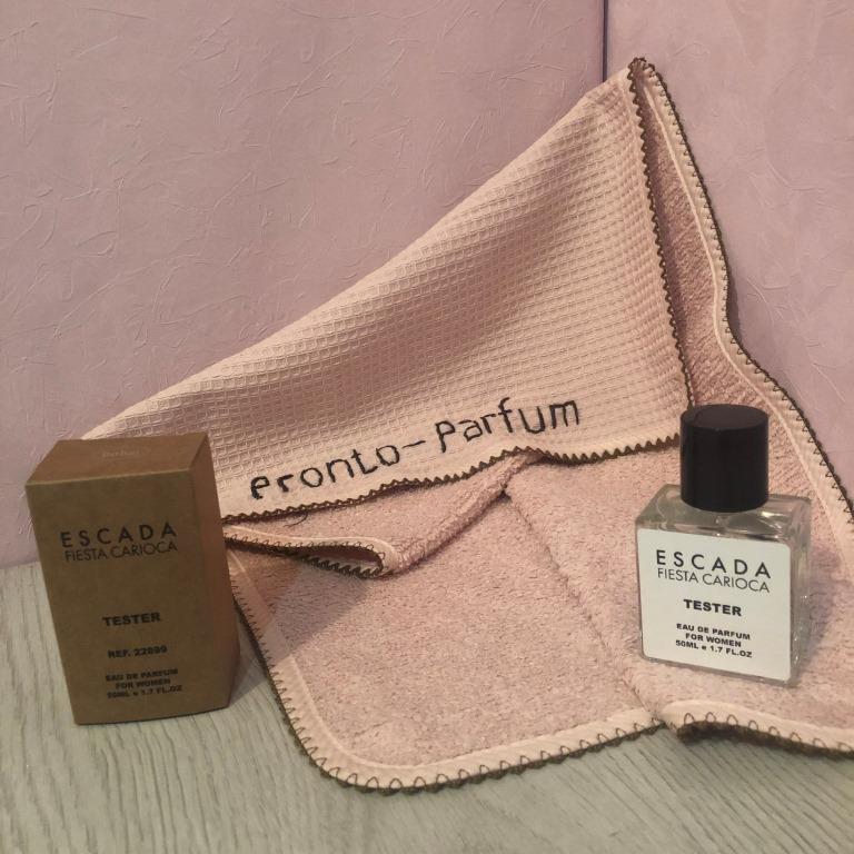 Начальные ноты: лист фиалки, малина, маракуйя. Ноты сердца: жасмин, апельсиновый цвет, страстоцвет. Базовые ноты: бензоин, белый кедр, мускус.