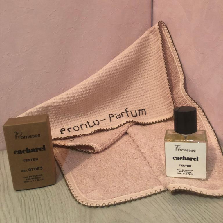 Начальные ноты: ежевика, бергамот, мандарин. Ноты сердца: фиалка, жасмин, орхидея. Базовые ноты: амбра, сандал, белый кедр, мускус.